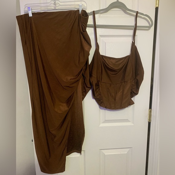 SOLD - 2 piece top and skirt - Picture 3 of 5